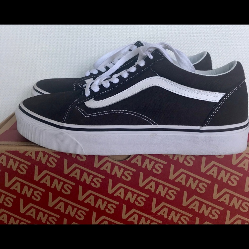 Vans “Old Skool” Brown and White Sneakers